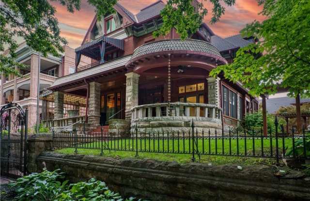 425 Gladstone Boulevard Gallery 1