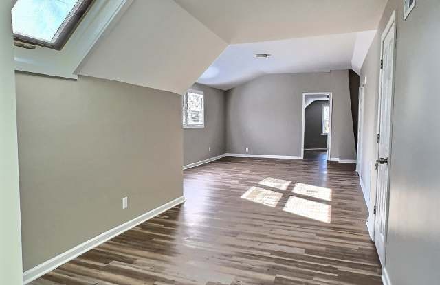 2501 North Bartlett Avenue - B Gallery 2