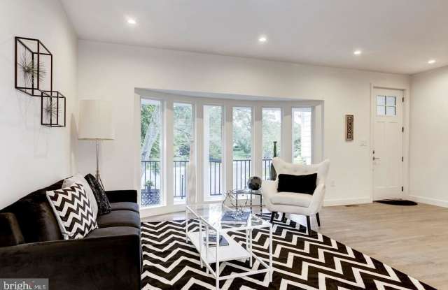 8508 EWING DRIVE Gallery 3