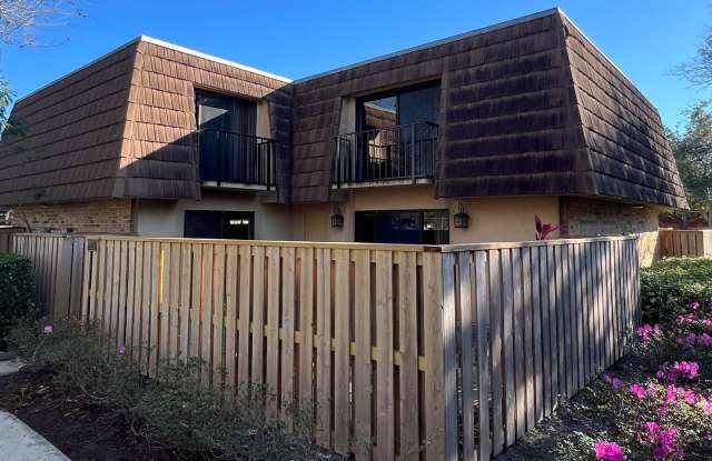 Two-Bedroom 2 story townhome- Prime location off Conroy near Millenia!! photos photos