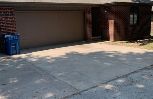 1205 N. Viola Apt. B photos photos