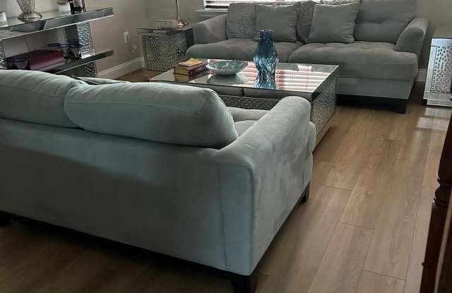 8 MERIDIAN LANE Gallery 2