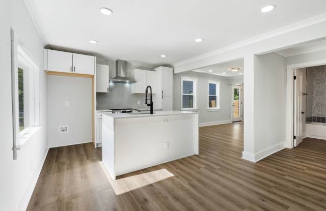Beautifully renovated 3-bedroom bungalow near downtown with fully fenced yard! Gallery 4