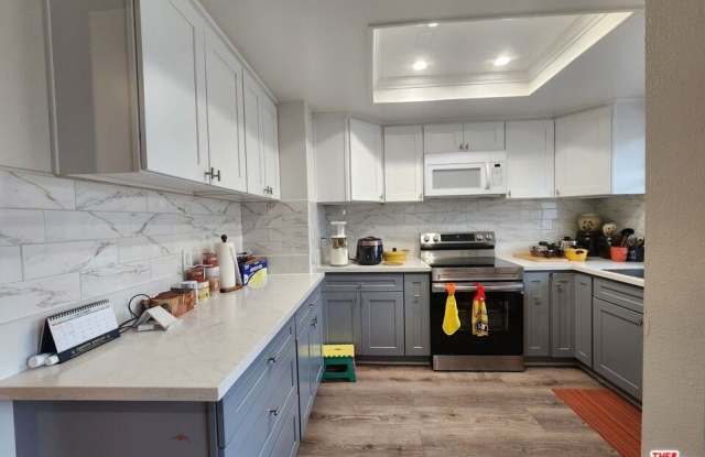 601 S Van Ness Ave unit: 4 photos photos