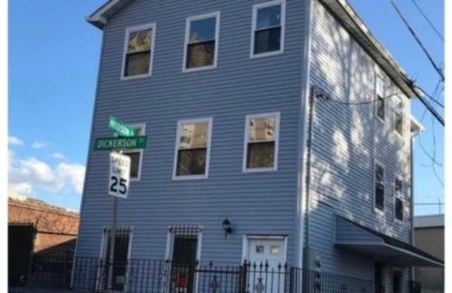 32 Dickerson St photos photos