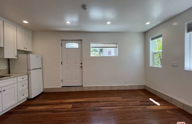 3901 S Orange Dr Gallery 2