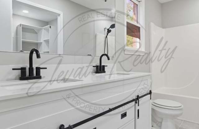 **SPRING SPECIAL: FIRST FULL MONTH FREE Three Bedroom home in Clarksville with Basement! photos photos