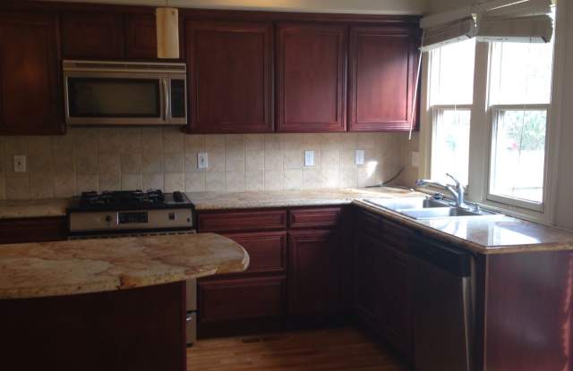 2424 Glenarm Pl Gallery 3