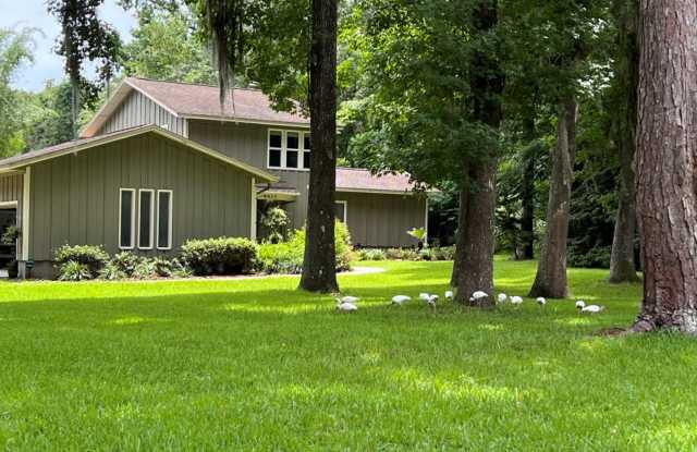 February Free with a 13-month lease. Highly Sought after Home in Buckingham East photos photos