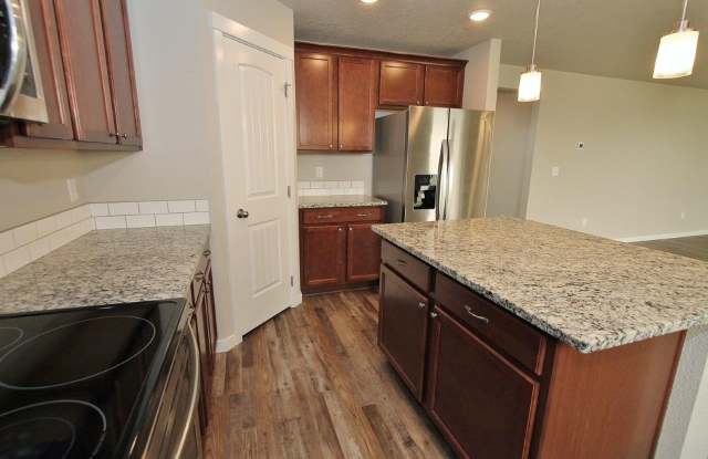 Spacious Home w/Open Floor-Plan photos photos