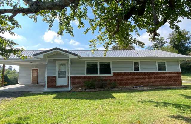 3 Bedroom 1 Bathroom House with carport on large lot photos photos