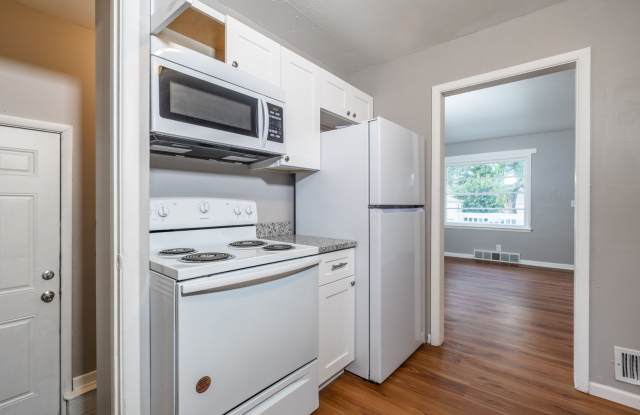 Stylish Simplicity: 2 Bed, 1 Bath Single-Family Gem photos photos