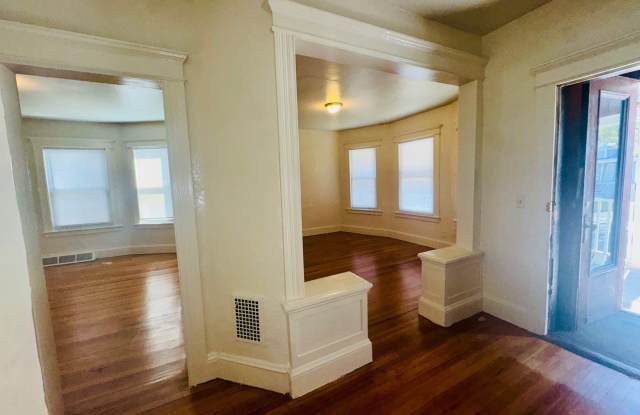 962 Howard Avenue Gallery 3