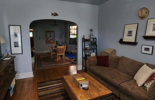 2538 W Gunnison Street Gallery 4