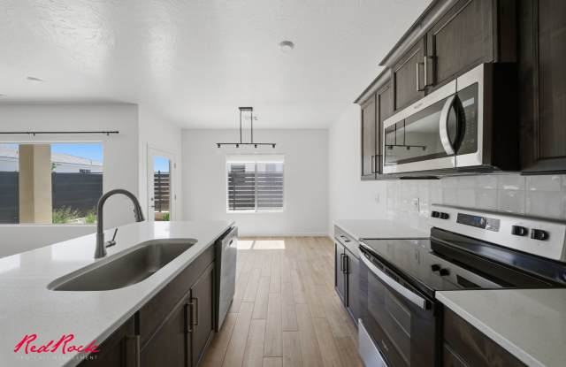 Pet Friendly 4 Bedroom Home in a Beautiful Neighborhood! photos photos