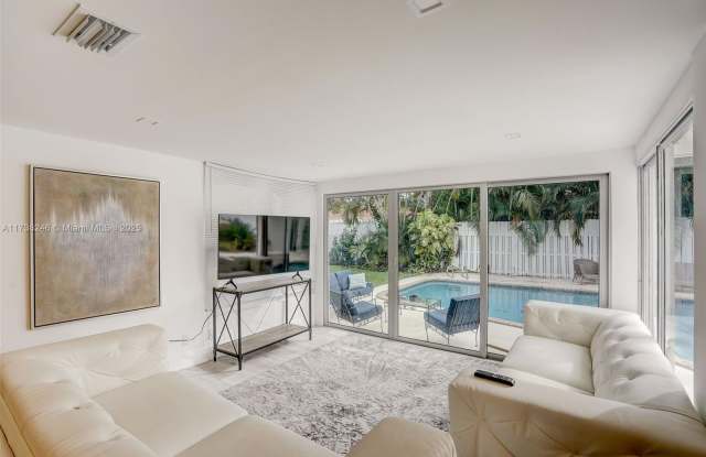 440 NE 26TH TER - 440 Northeast 26th Terrace, Boca Raton, FL 33431