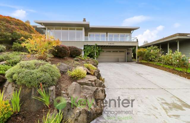 Sophisticated Four Bedroom Home with Vaulted Ceilings Gallery 1