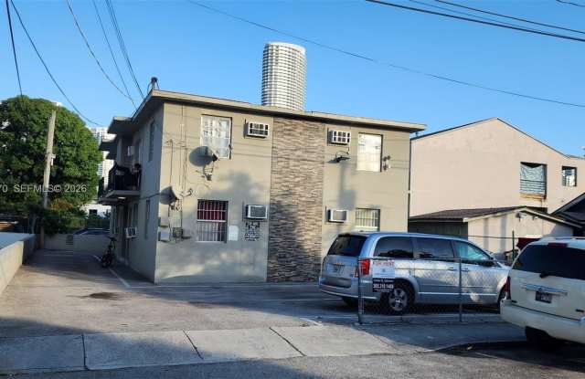 329 SW 6th Ave photos photos