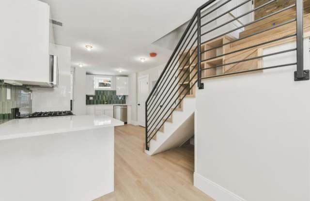 127 Saratoga - 127 Saratoga Street, Boston, MA 02128