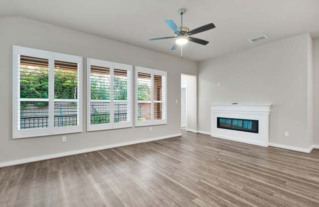 Charming 3 Bed 2 Bath Home in Copper Branch with Community Amenities Gallery 4