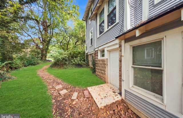 4616 FESSENDEN Street NW Gallery 1