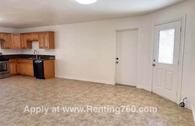 3 Bed 2 Bath Home With Scenic Desert Views Gallery 3