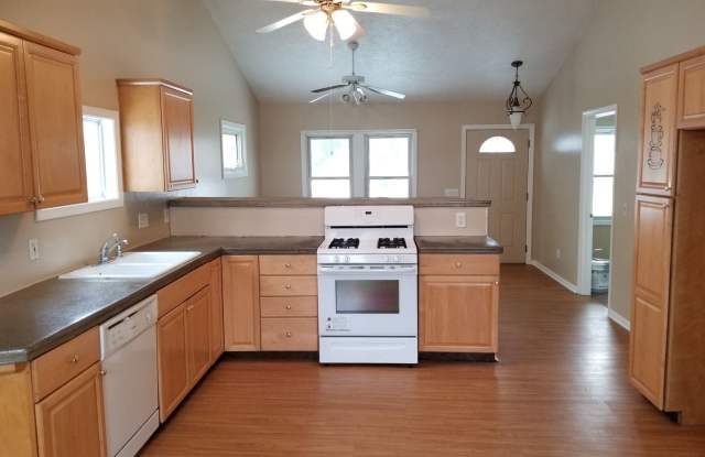 Cute! 2 bedroom single family home in Greece available 10/1 Gallery 3