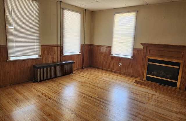 1843 Washington Avenue Gallery 2