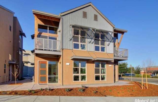 Bright and Open Del Rio Work Loft photos photos