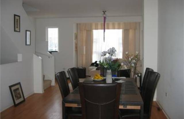 3228 N. Kilbourn #6 Gallery 2