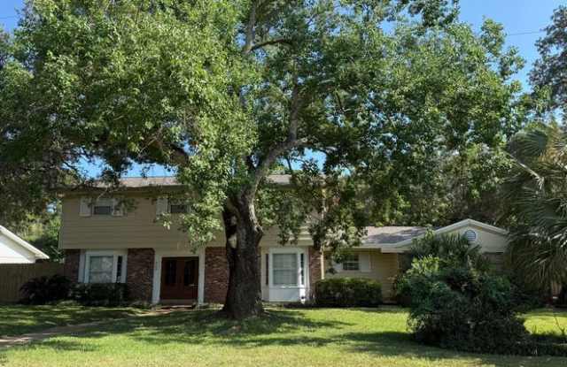 905 Poinciana Drive Gallery 2
