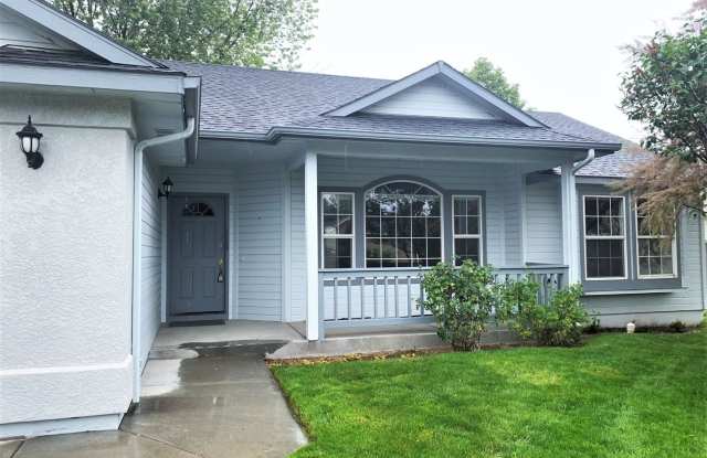 Great 3 bed 2 bath home in downtown Eagle. photos photos