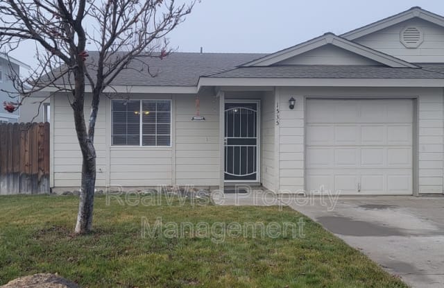 1535 NE 8th St - 1535 Northeast 8th Street, Redmond, OR 97756