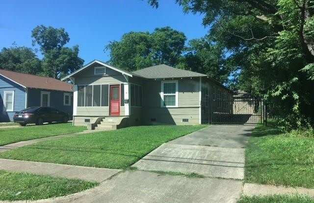822 Graham Avenue - 822 Graham Avenue, Dallas, TX 75223