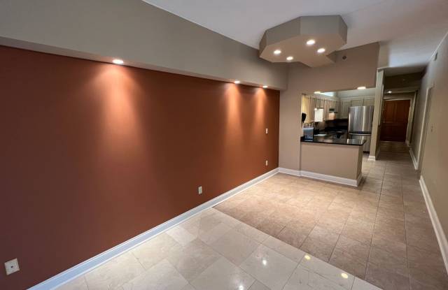 Newly Renovated 2bd/2ba Luxury Apartment at The Harbors! - 1 Riverpointe Plaza, Jeffersonville, IN 47130