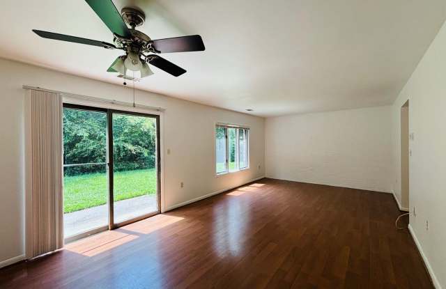 3 Bedroom 2.5 Bath Townhouse Gallery 4