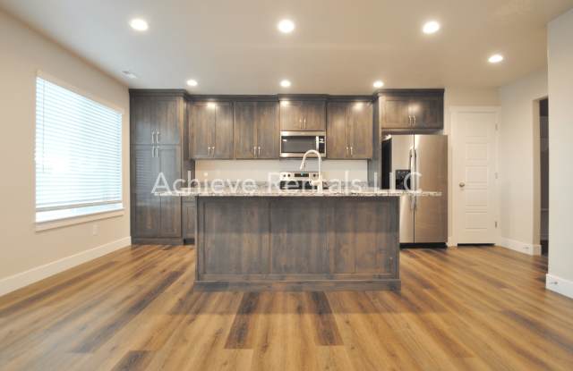 Midland Square Townhome | Located Near Parks, Schools, & More Gallery 4