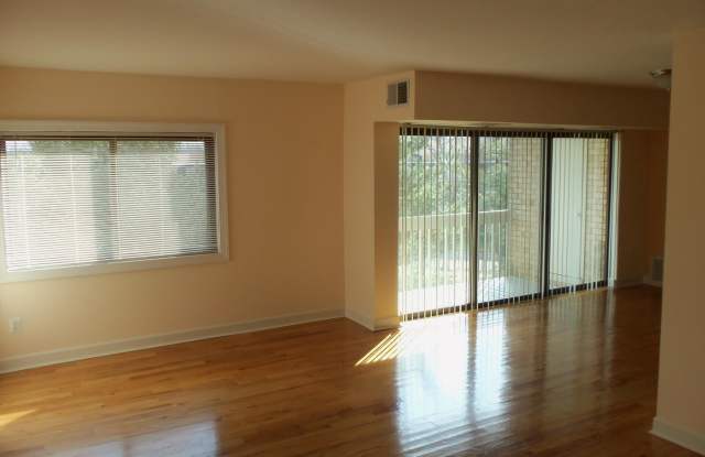 6300 HIL MAR Gallery 2