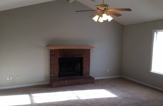 4 Bedroom in Lowndes County Gallery 1
