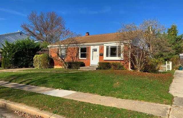 1040 MARLEIGH CIRCLE Gallery 2