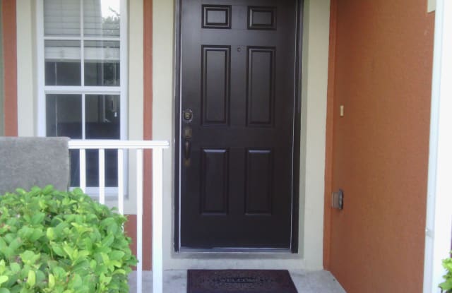 689 Cresting Oak Circle - 689 Cresting Oak Cir, Southchase, FL 32824