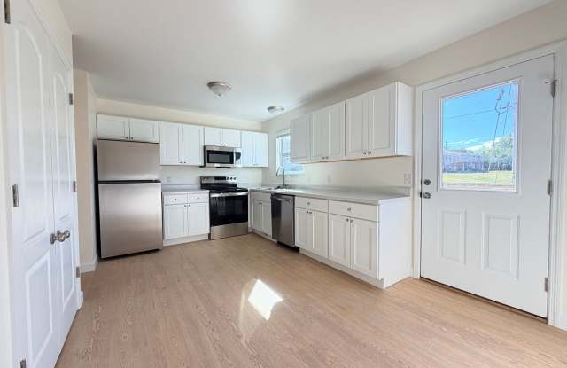 Renovated 3BR-1.5BA Townhome - Wentzville MO 63385 Gallery 1