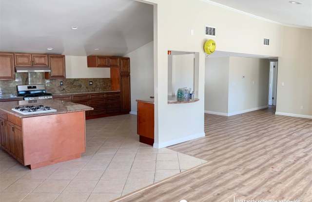 5853 Mcdonie Avenue Gallery 2