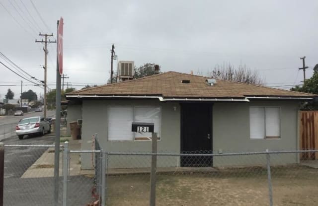 121 E. Harding Avenue - 121 East Harding Avenue, Oildale, CA 93308