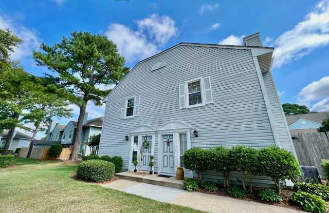 Updated  Ready 08-07-25! Charming Condo in Fairfield Gardens! 2 Primary Suites! All Appliances Convey! photos photos
