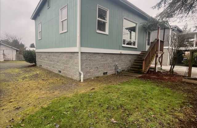 Charming home in a great neighborhood - 908 Goff Street, Centralia, WA 98531