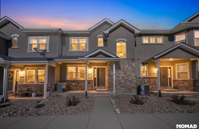 Charming 2BR 3b House in Castle Rock - 5596 Canyon View Drive, Castle Rock, CO 80104