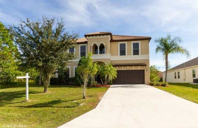 5 Bedroom, 3 Bath Pool Home with over 3600 living sqft. Pool service  Lawn Care included photos photos