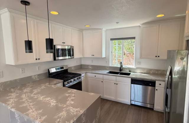 3 BEDROOM TOWNHOME IN LA MESA Gallery 3