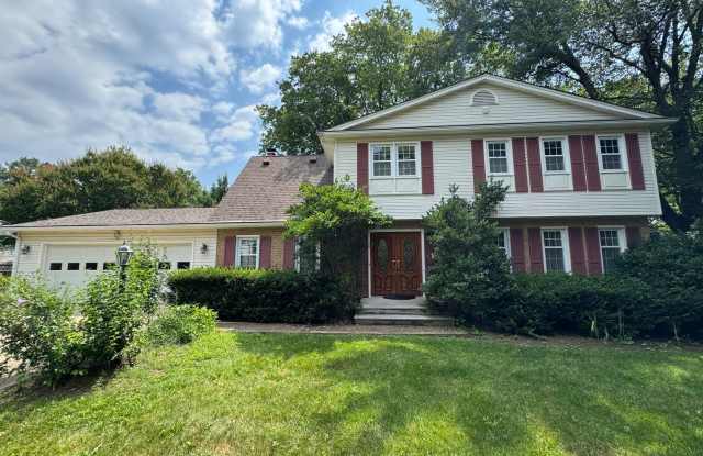 Spacious And Elegant 4 Bed 3 Bath Home With Extensive Yard In Desired Sussex photos photos